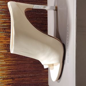 NWT BCBGMax Cream Heel Mules shoes Size 8.5